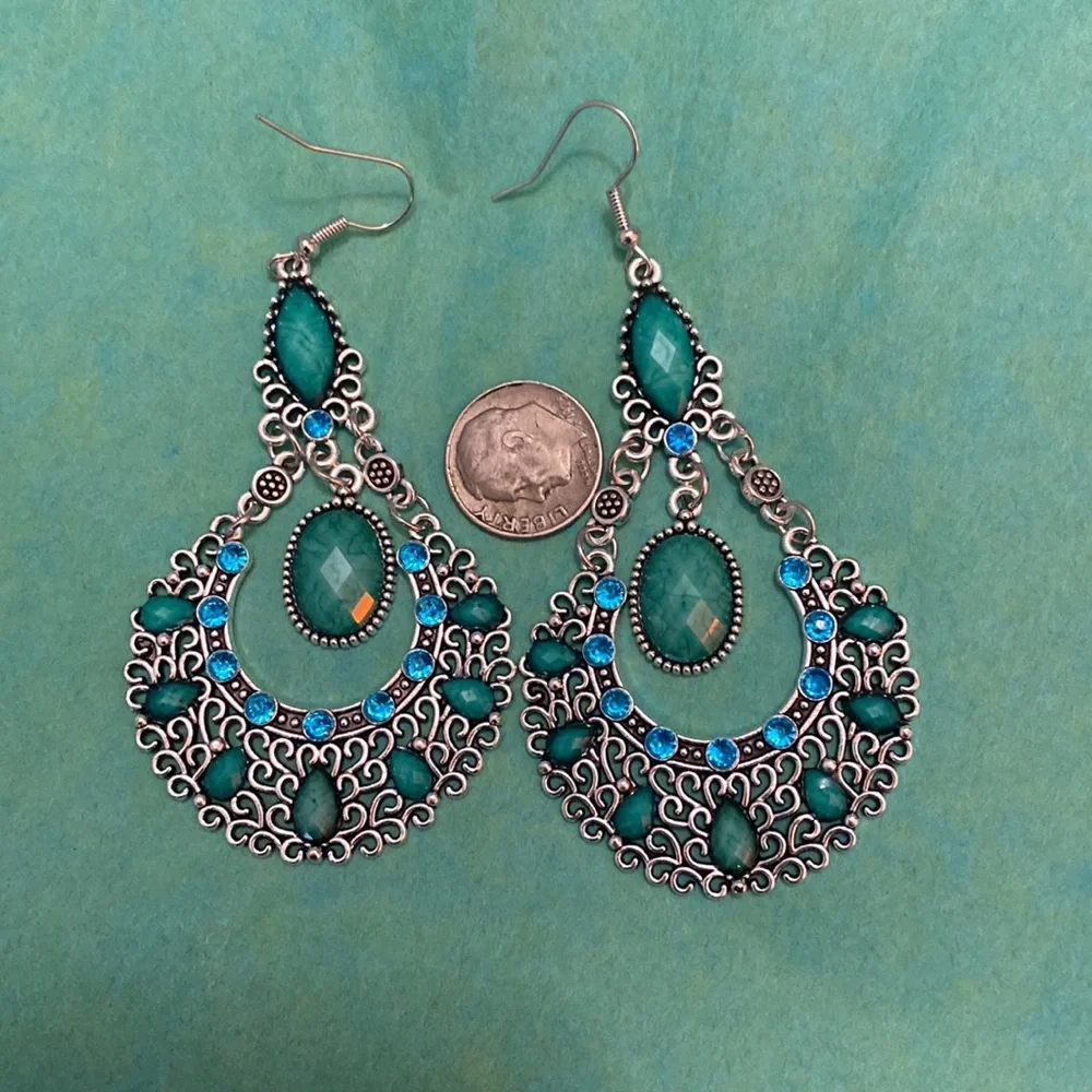 🥭 (4 for $15) Beautiful Big Earrings - Picture 2 of 3